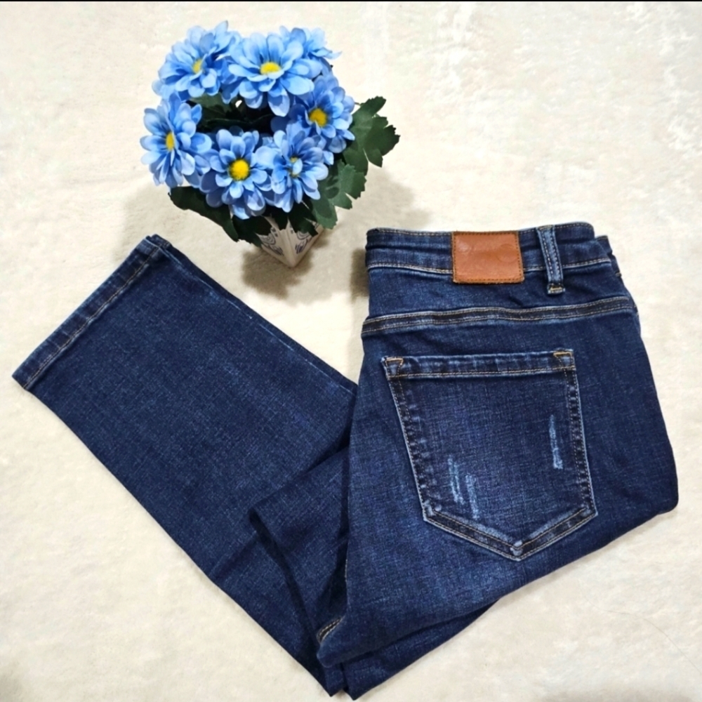 JIANYI ✦ Mid-Rise Distressed Jeans ✦ Sz 30 Blue Wash Straight Cut Stretch Denim